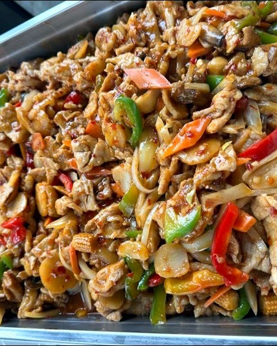 Wokat kött med grönsaker och paprika